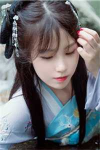 趁乱搬空女主仓库，她在荒年吃饱穿暖