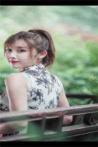 穿越后，她成了帝君药丸