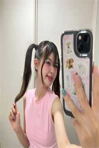 魏氏往东厢房里搬东西