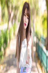 手中的花束和戒指