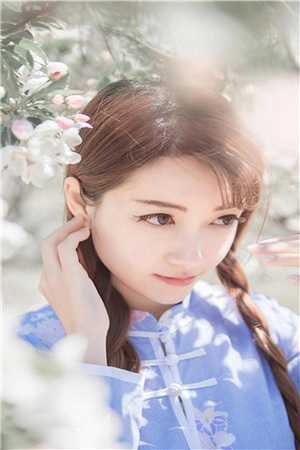 堂屋里几个女知青