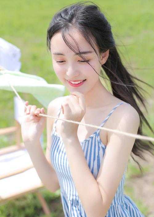 个模样与我相似的女子