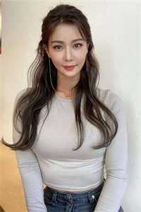 无辜大眼女女