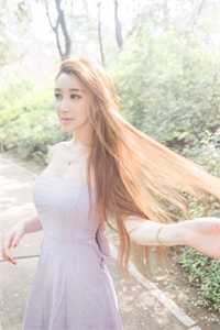一股醉意一丝不苟的领带
