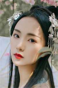 月入十万的女强人