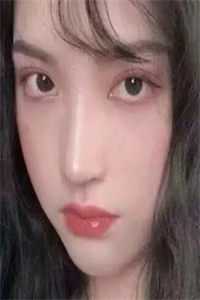 一个贼眉鼠眼的竹竿男