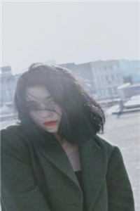 小姨站在旁边